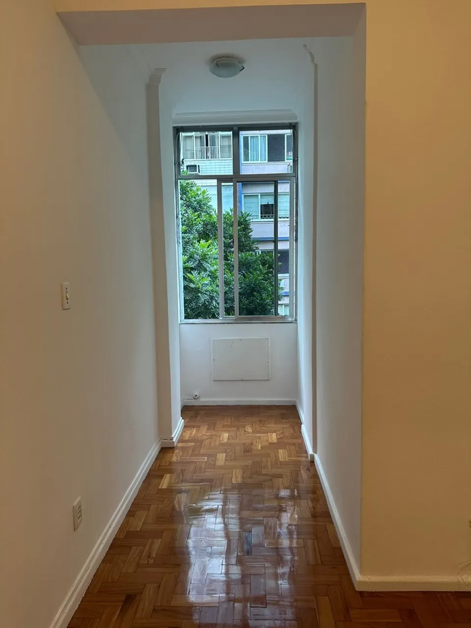 2-bedroom apartment with wood or laminate floors — photo 13