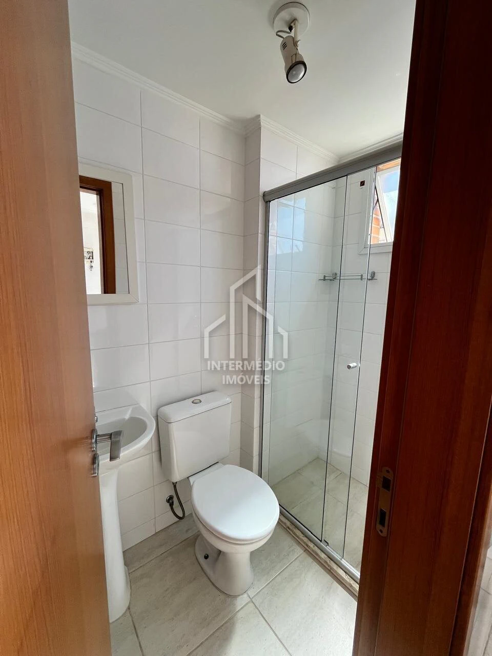 Bathtub in a 3-bedroom apartment, 145 m² — photo 20