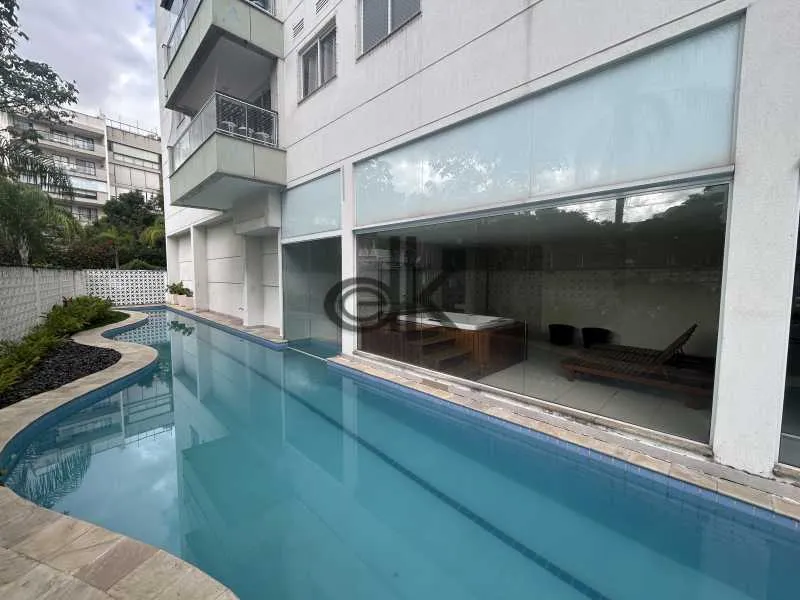 Apartment with 2 bedrooms, 3 bathrooms and a balcony — photo 28
