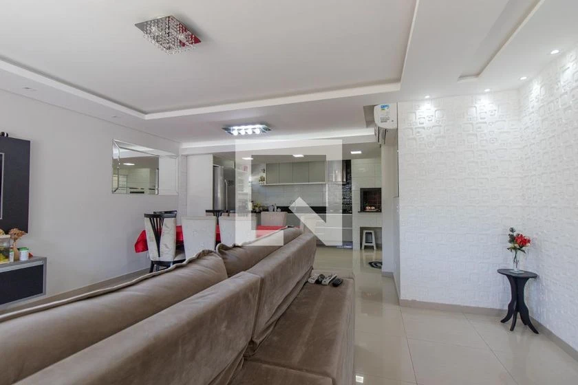 Furnished house with 3 bedrooms and 6 parking spaces