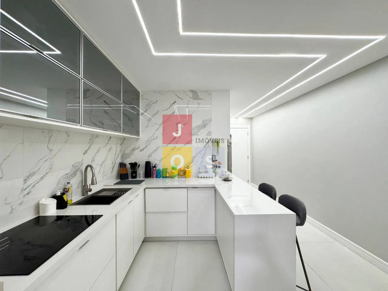 Apartamento mobiliado, 193 m², com janelas do piso ao teto — photo 108