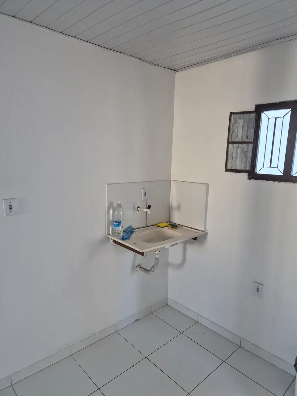 Kitinete sem mobília com fogão a gás e 1 vaga