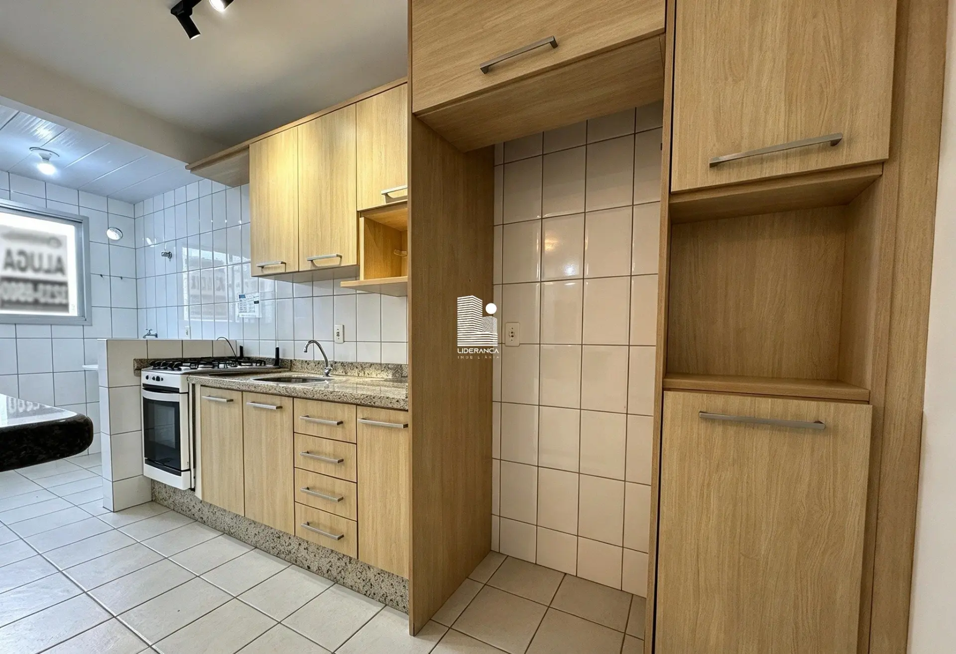 2-bedroom apartment with a mountain view in Florianópolis — photo 3