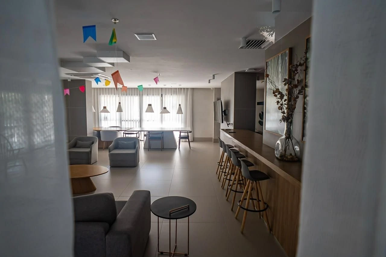 2-bedroom apartment with floor-to-ceiling windows — photo 33