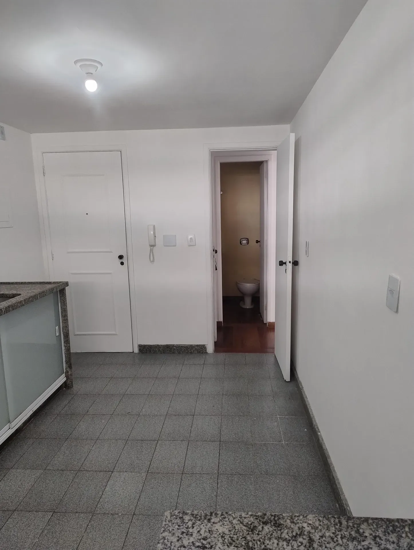 1st-floor apartment with 4 bedrooms, balcony and suite — photo 3