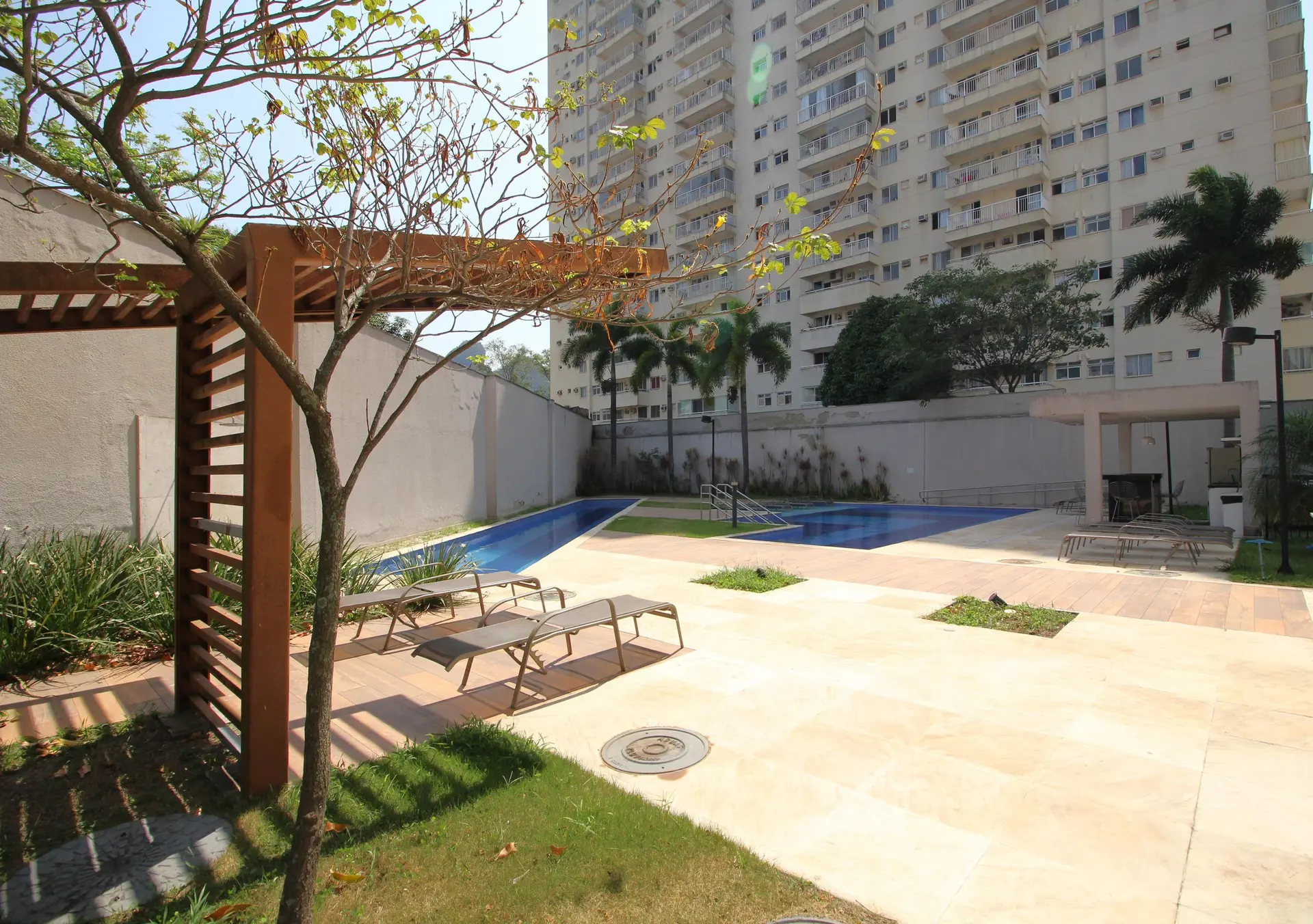 Furnished studio with 1 bedroom and balcony — photo 25