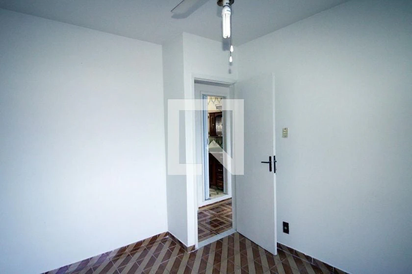 2-bedroom apartment in a building with a gym — photo 15