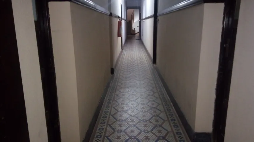 Unfurnished 1-bedroom apartment with separate kitchen — photo 15