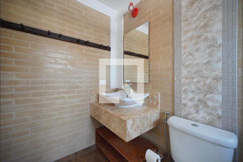 Rental house with 2 bedrooms, 425 m² and a balcony — photo 37