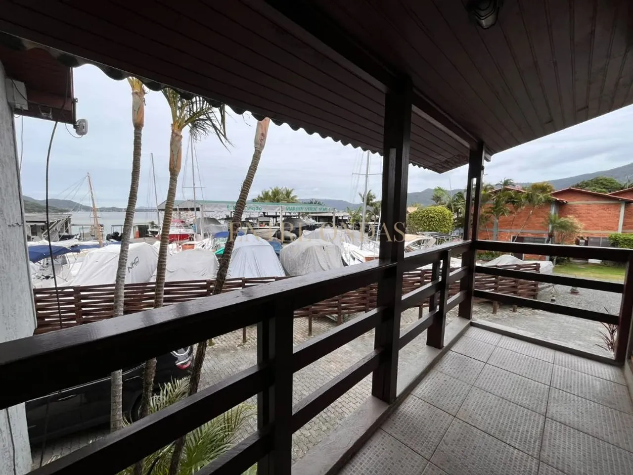 2-bedroom house with a water view in Florianópolis — photo 14