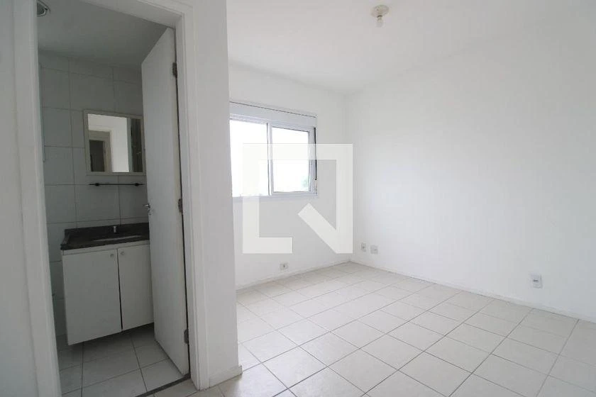 Balcony with a grill in a 3-bedroom apartment, 74 m² — photo 28