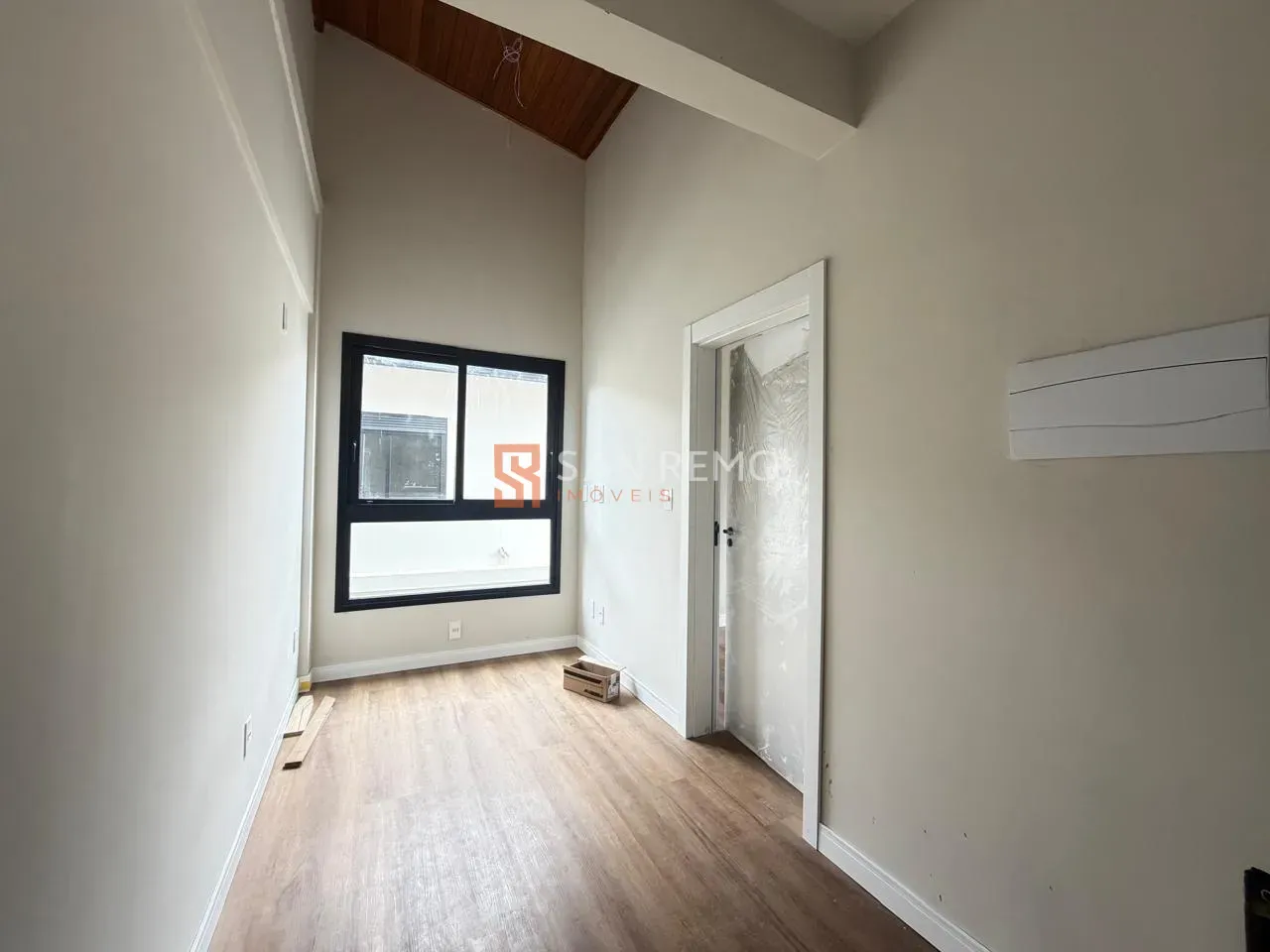 House, 158 m², with a glass-enclosed balcony — photo 9