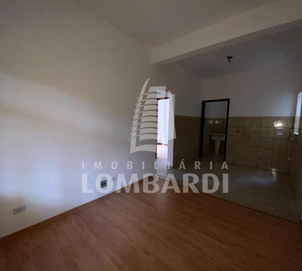 Apartamento com piso de madeira ou laminado, Capão Raso — photo 2