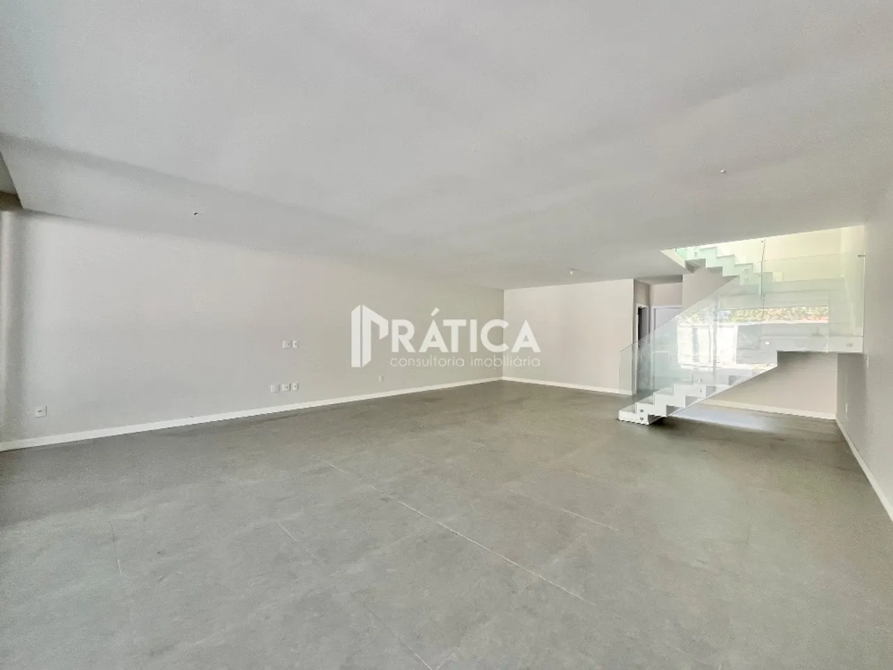 Casa padrão sem mobília com 4 quartos e 5 banheiros — photo 2
