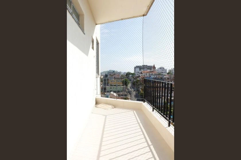 Apartment with 2 bathrooms, balcony and laundry area — photo 5
