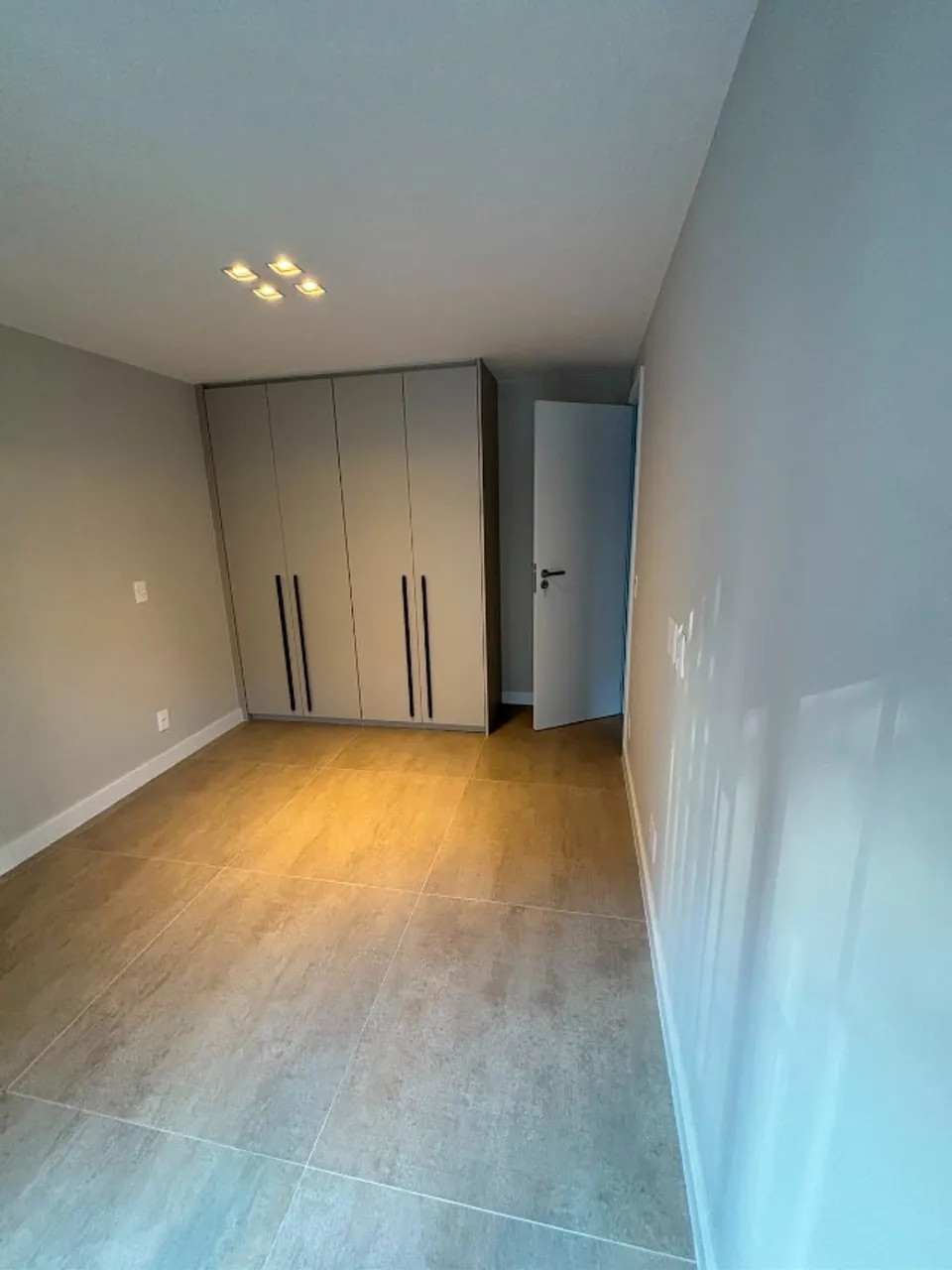 3-bedroom apartment with closed kitchen and gas stove — photo 5