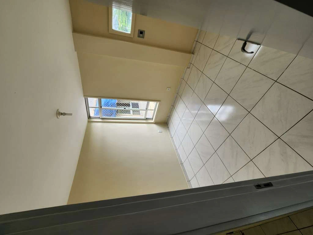 2-bedroom apartment with balcony, no parking