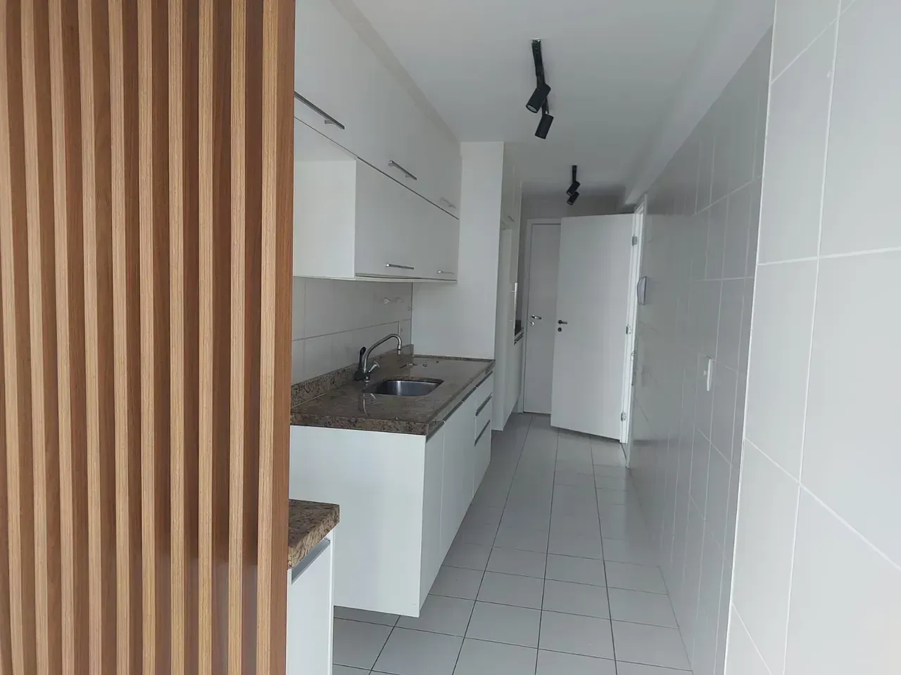 4-bedroom apartment 150 m² with enclosed balcony — photo 14