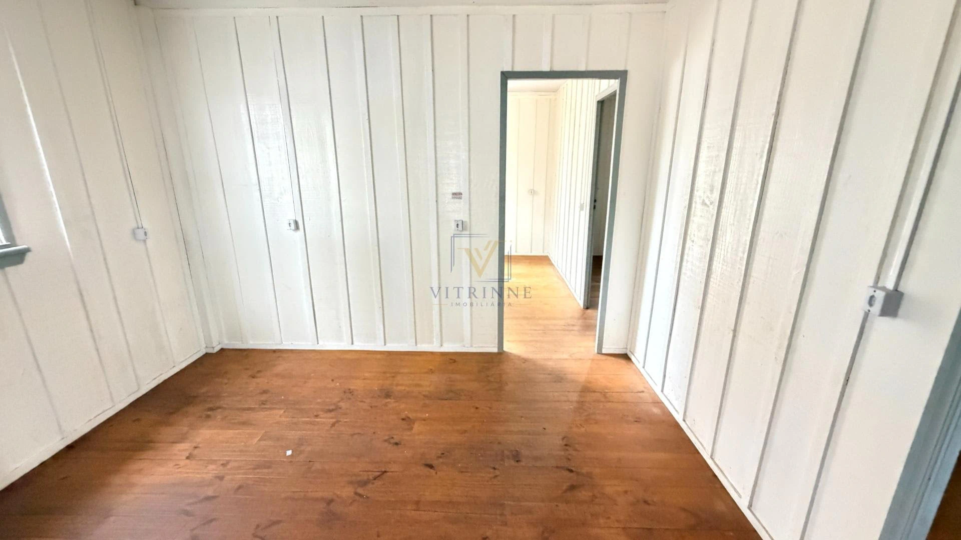 Деревянный пол или ламинат и 2 спальни: дом 60 м² — photo 12