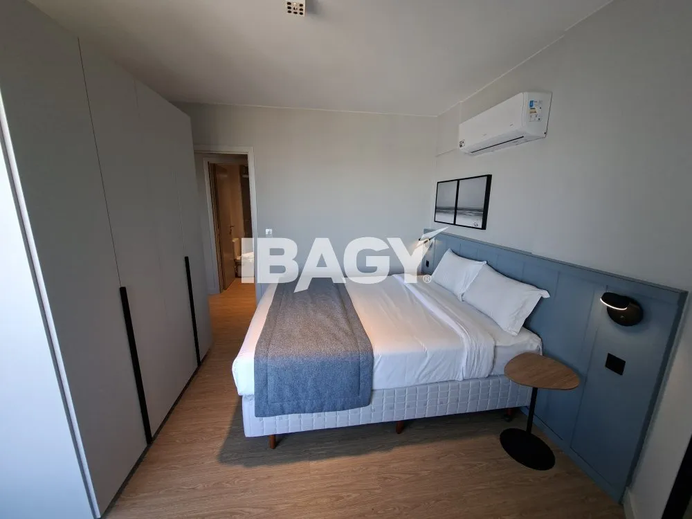 Studio with a glassed-in balcony and open-plan kitchen — photo 211