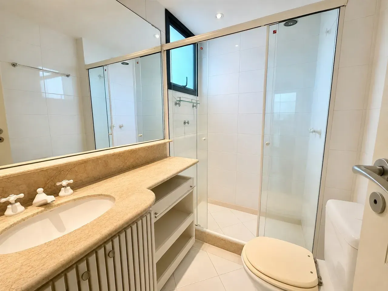 165 m² apartment with 4 bedrooms and 4 bathrooms — photo 8