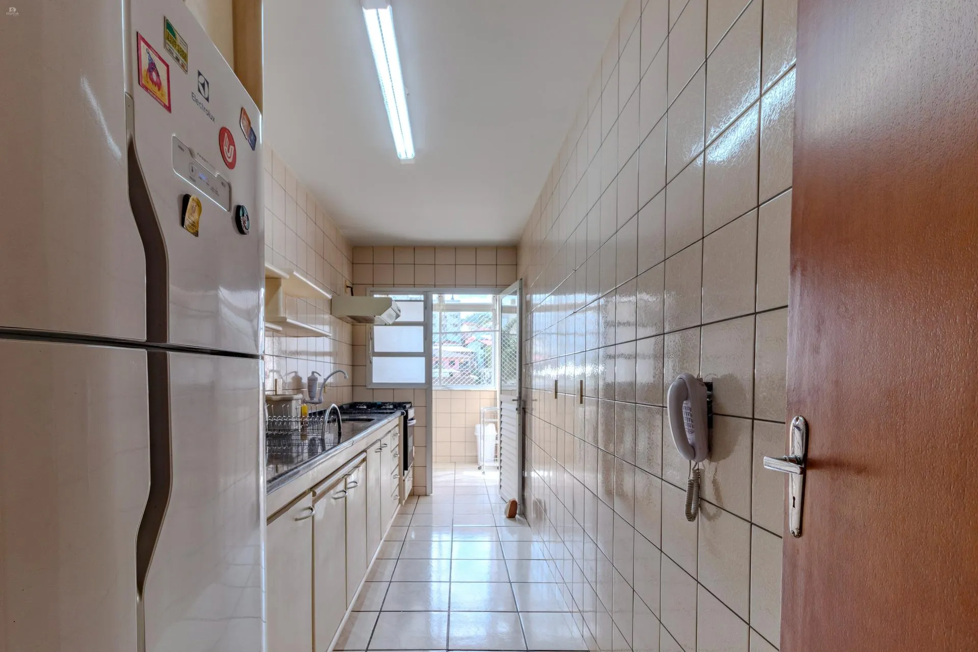Balcony with a grill in a 2-bedroom apartment, 60 m² — photo 27