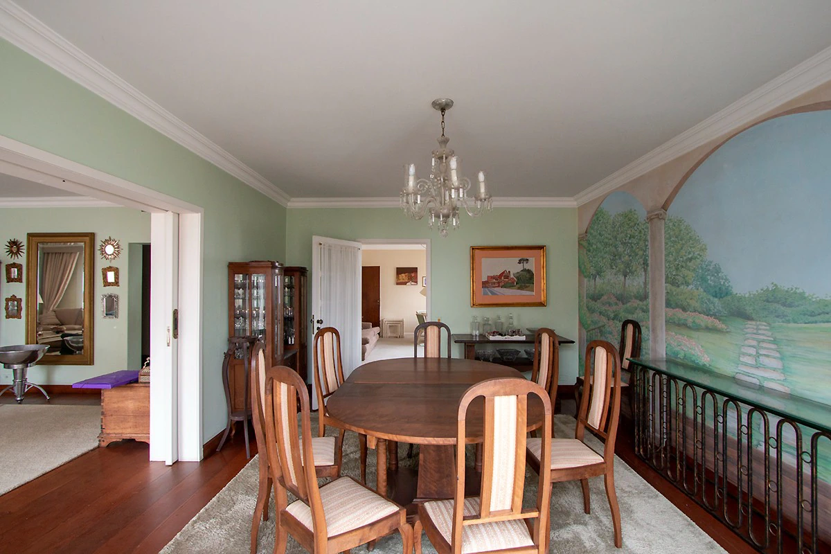 Glass-enclosed balcony in a 4-bedroom apartment, 382 m² — photo 18