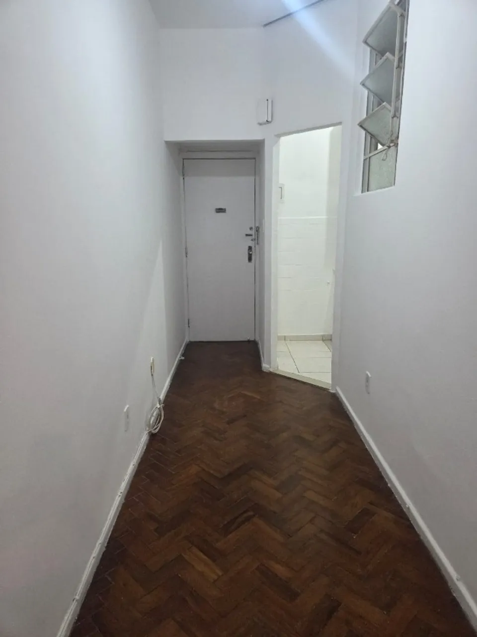 Studio, 28 m², with wood or laminate floors — photo 6