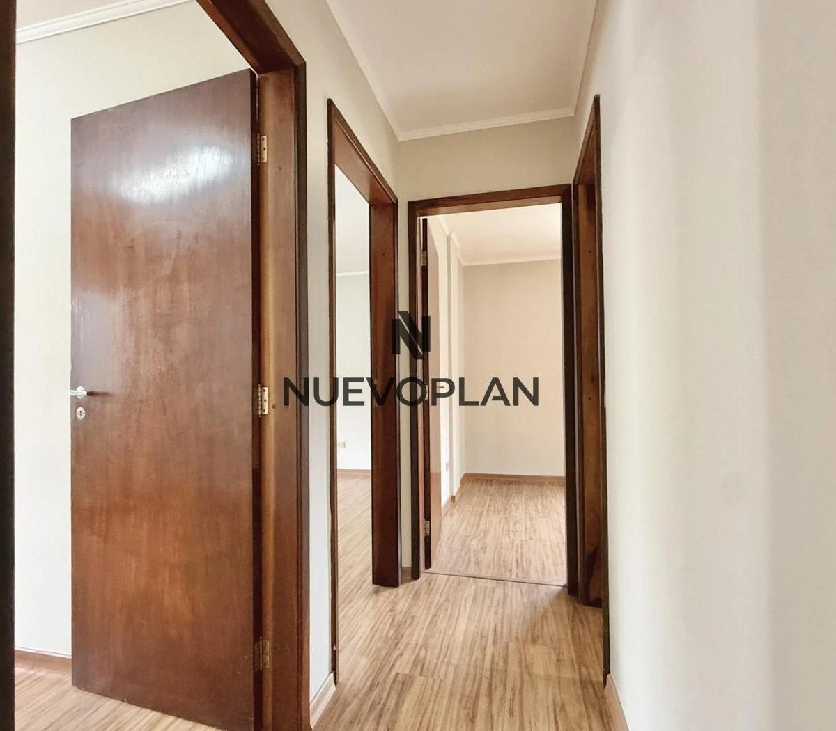 Wood or laminate floors in a 3-bedroom apartment, 78 m² — photo 16