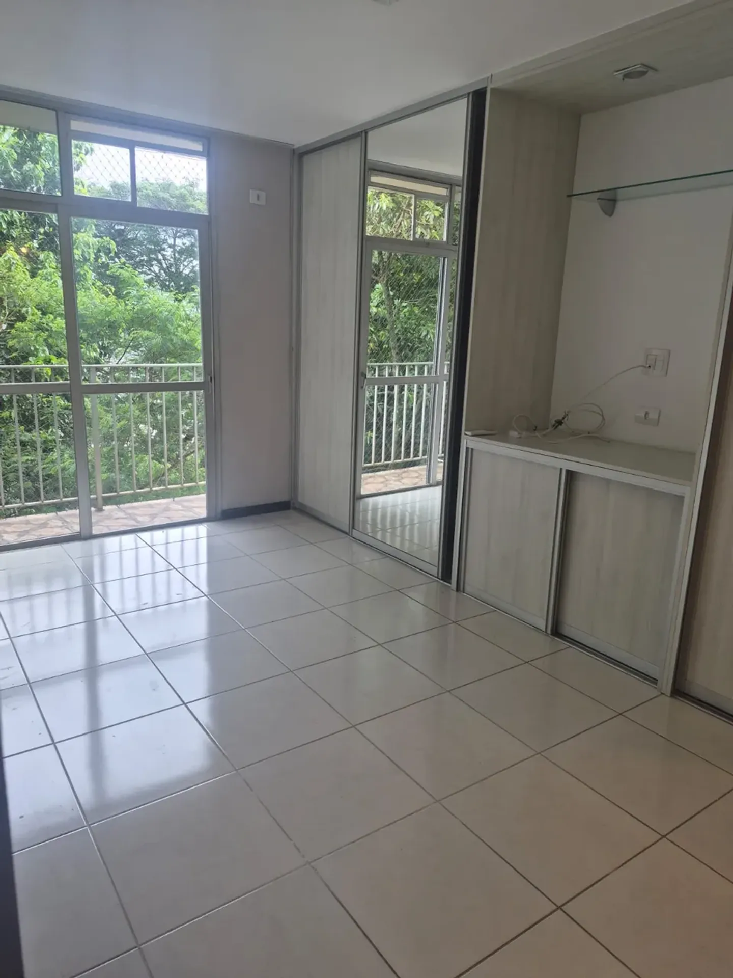 Home office in a 4-bedroom apartment, 138 m² — photo 3
