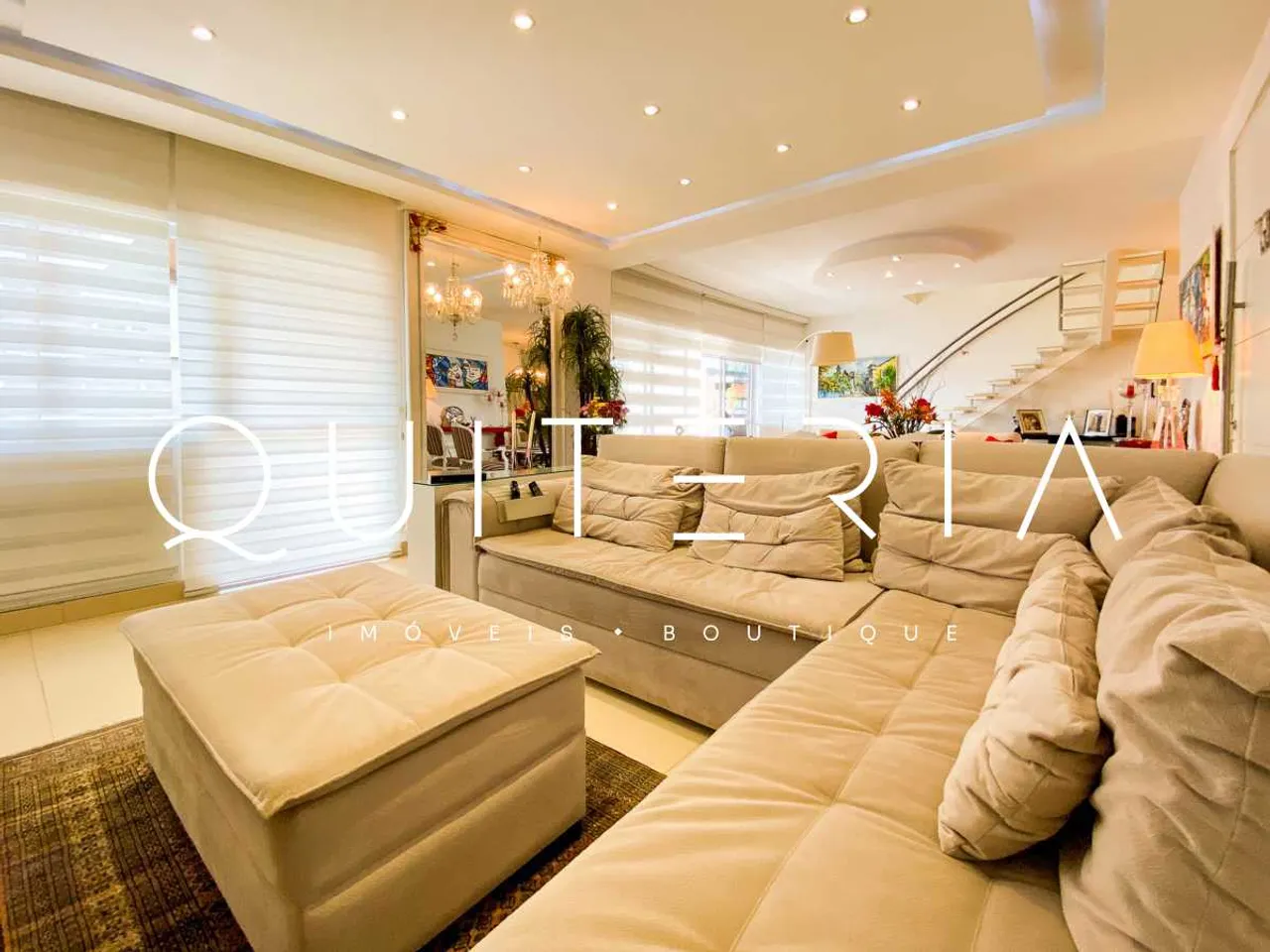 Apartamento mobiliado com 3 dormitórios e varanda
