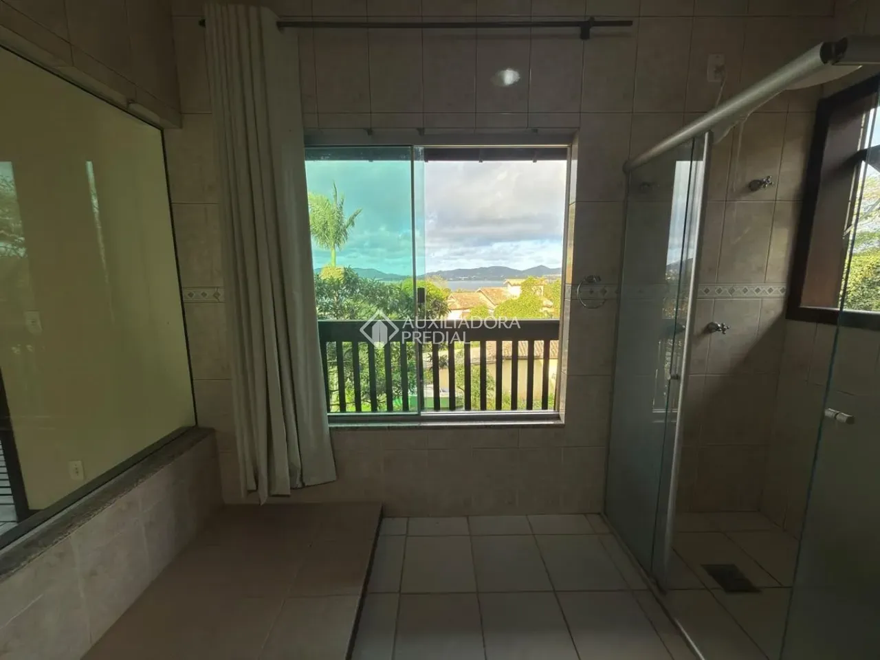 House, 280 m², with a grill on the balcony — photo 21
