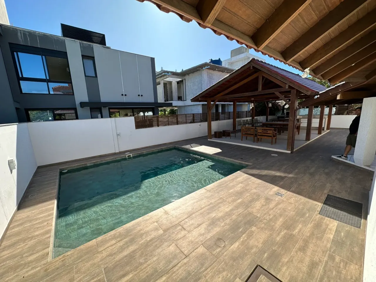House with 5 bedrooms and a grill on the balcony — photo 8