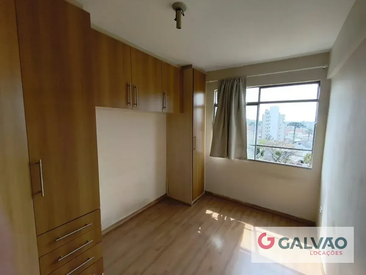 Departamento de 3 dormitorios con piso de madera o laminado — photo 4