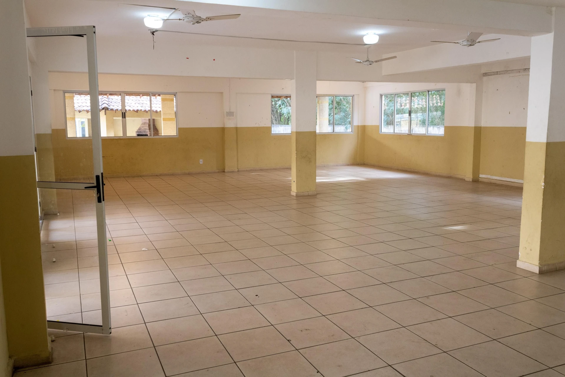 2-bedroom apartment with ceramic tile floors and 1 parking — photo 43