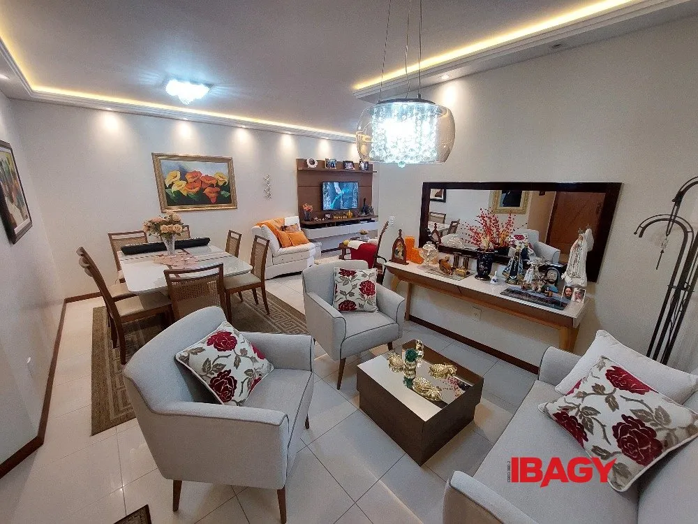 Apartamento amueblado de 4 dormitorios con balcón cerrado y 159 m² — photo 8
