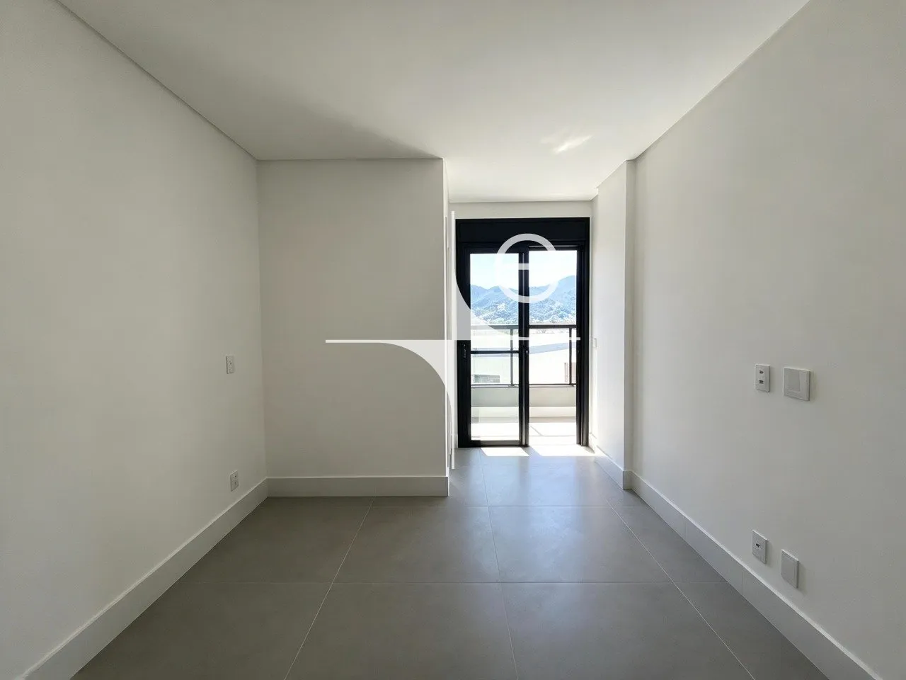Glass-enclosed balcony in a 3-bedroom apartment, 150 m² — photo 22