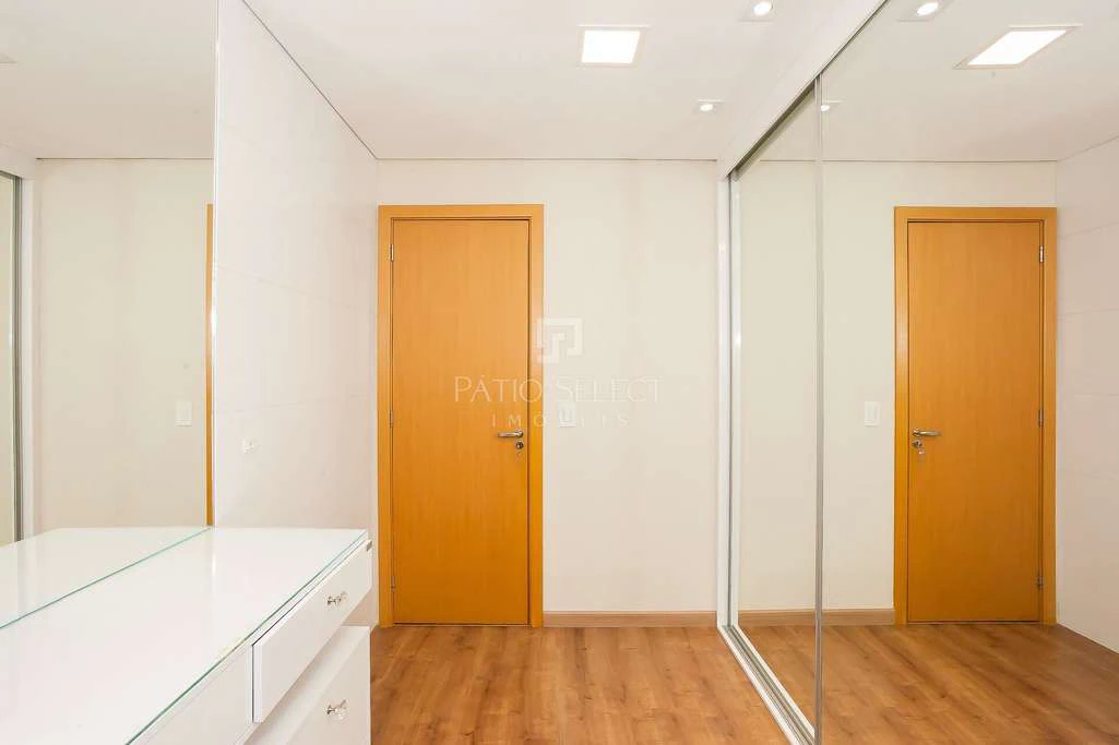 3-bedroom apartment with an open-plan kitchen — photo 4