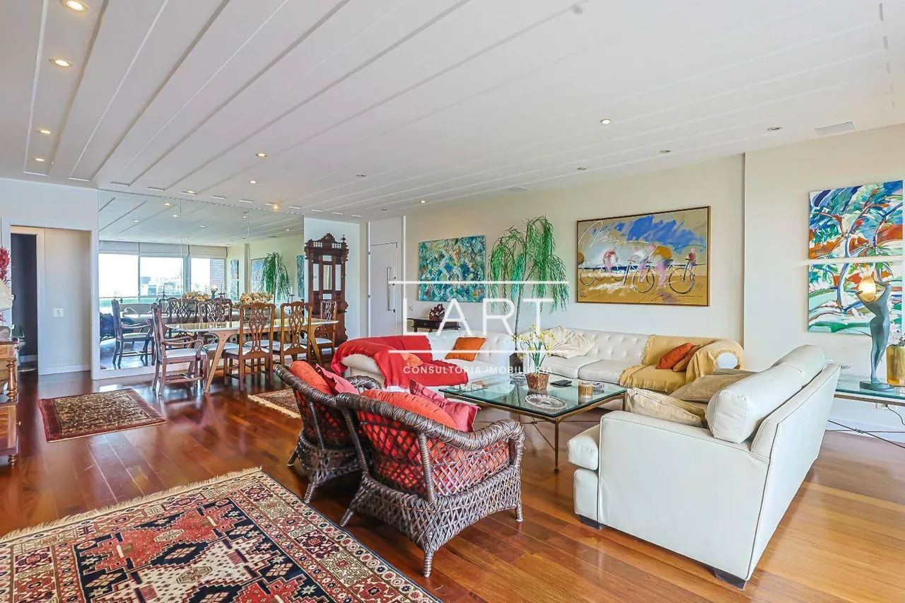 Furnished 3-bedroom apartment with 4 bathrooms and 2 parking spots