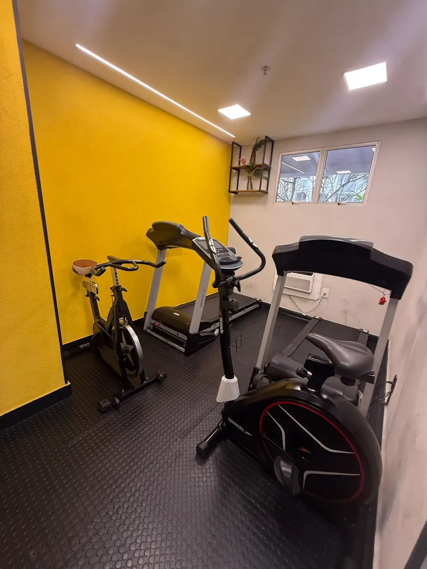 Apartamento de 2 quartos em condomínio com academia — photo 21