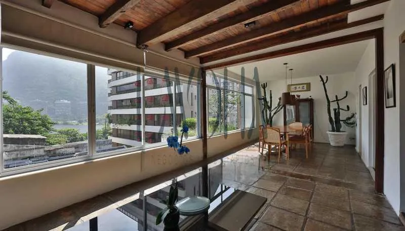 Furnished 180 m² apartment with 3 bedrooms and suite — photo 6