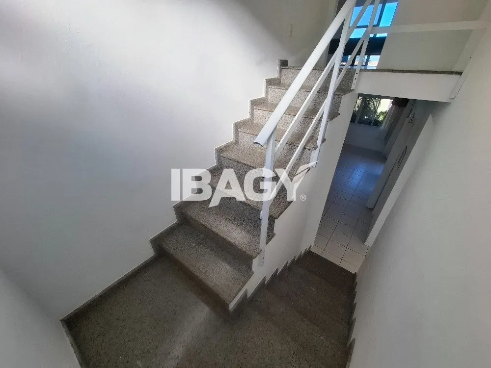 House with 3 bedrooms and 246 m², open-plan kitchen — photo 37