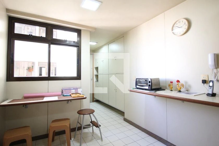 Glass-enclosed balcony in a 3-bedroom apartment, 122 m² — photo 8