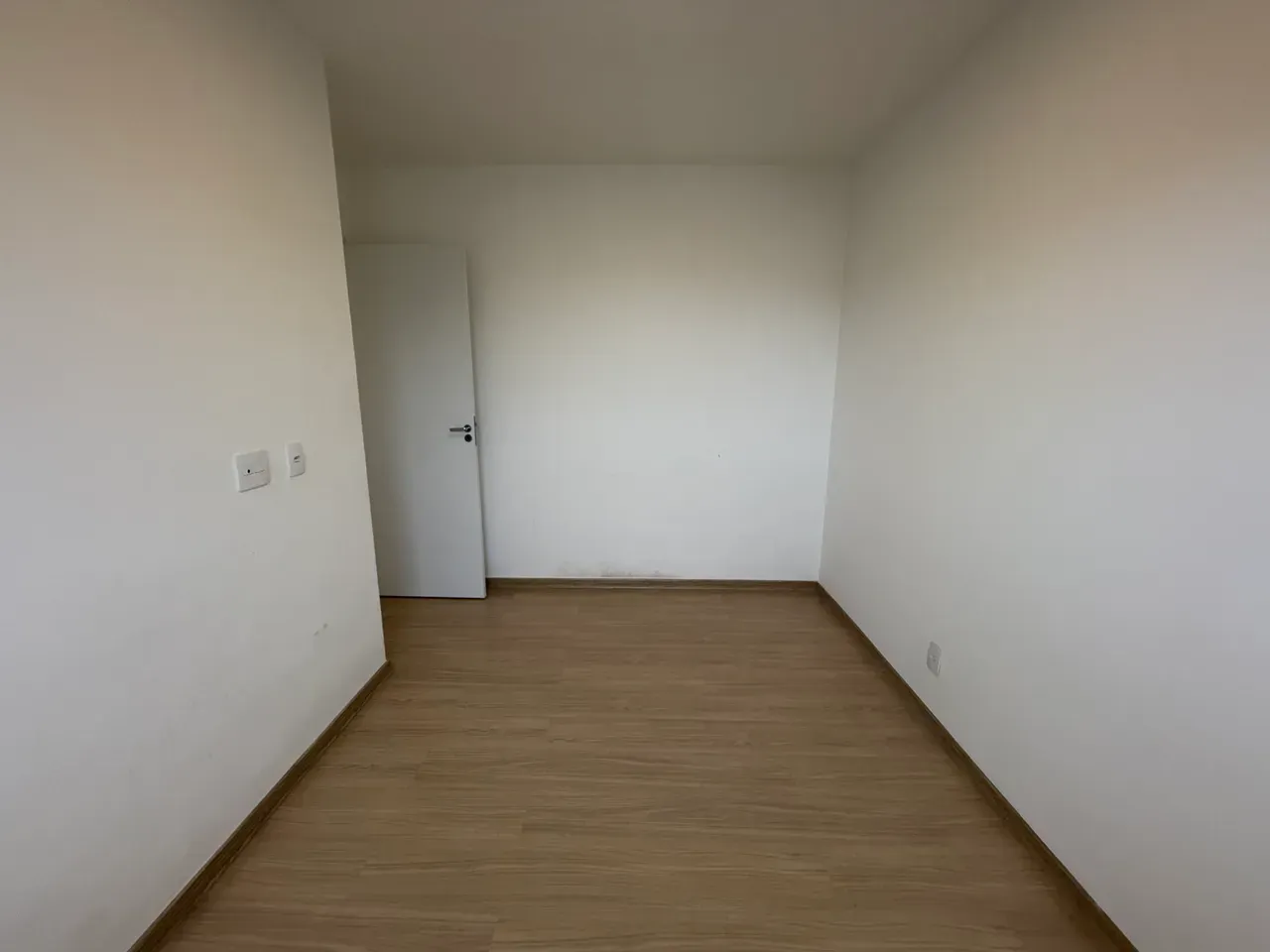 Wood or laminate floors in a 3-bedroom apartment, 69 m² — photo 23