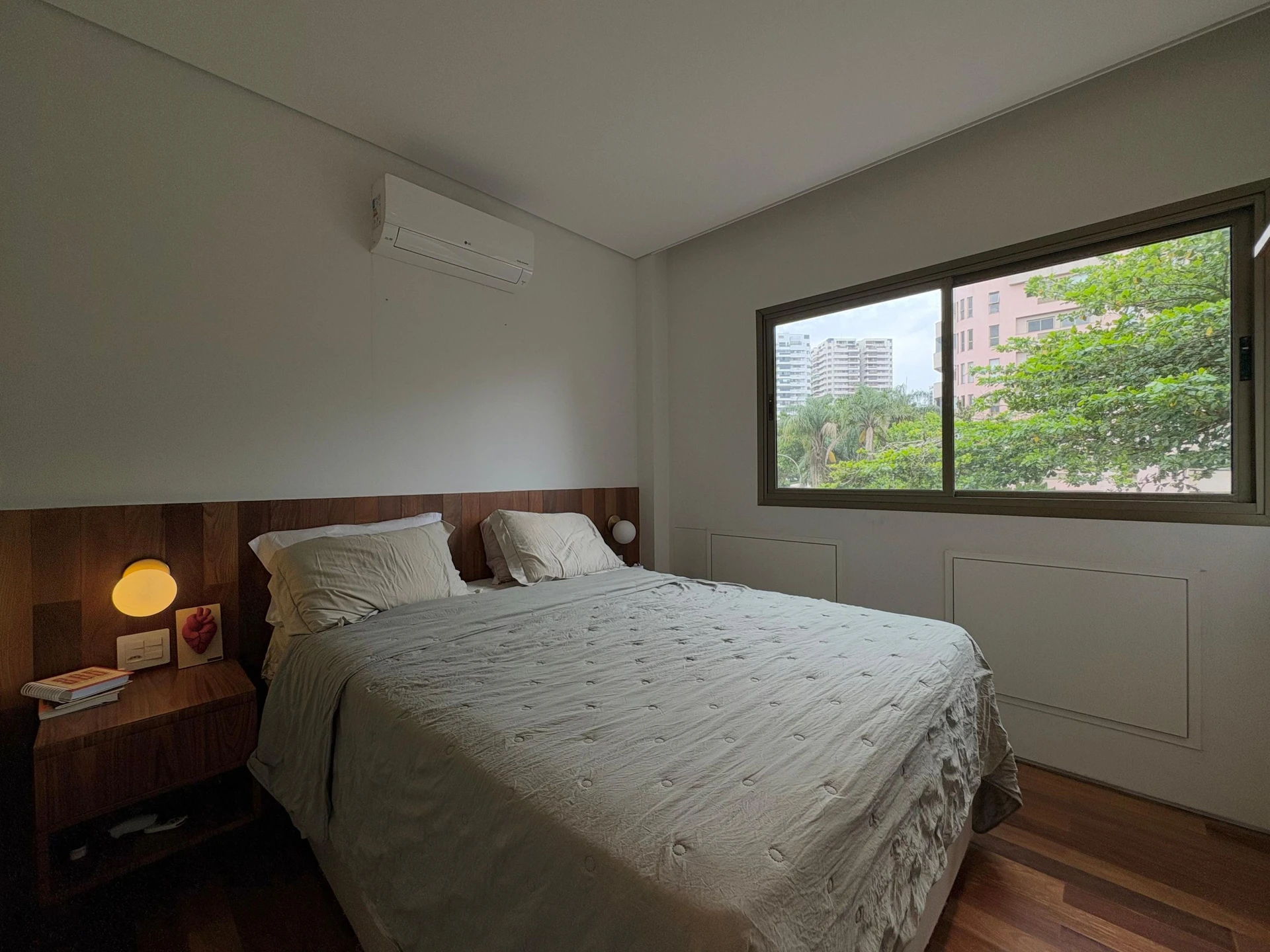 Furnished apartment, 100 m², with a grill on the balcony — photo 17