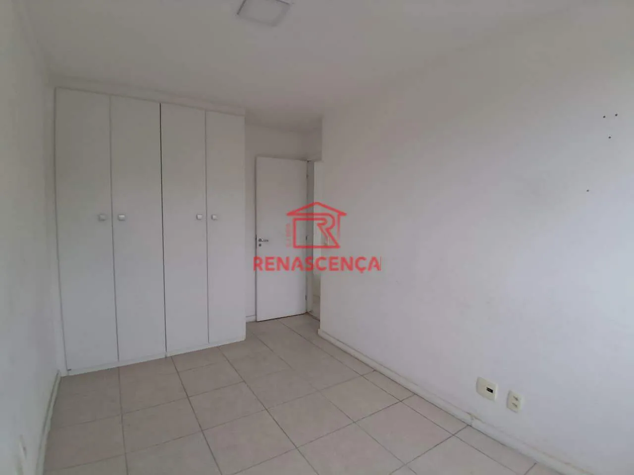 Apartamento de 2 dormitorios con vistas a la ciudad y montañas — photo 18