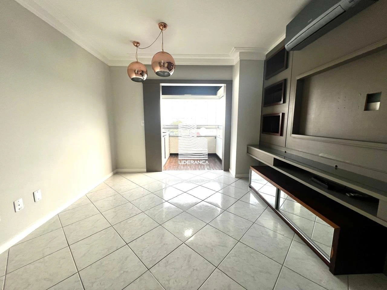 Furnished apartment, 125 m², with a glass-enclosed balcony — photo 23