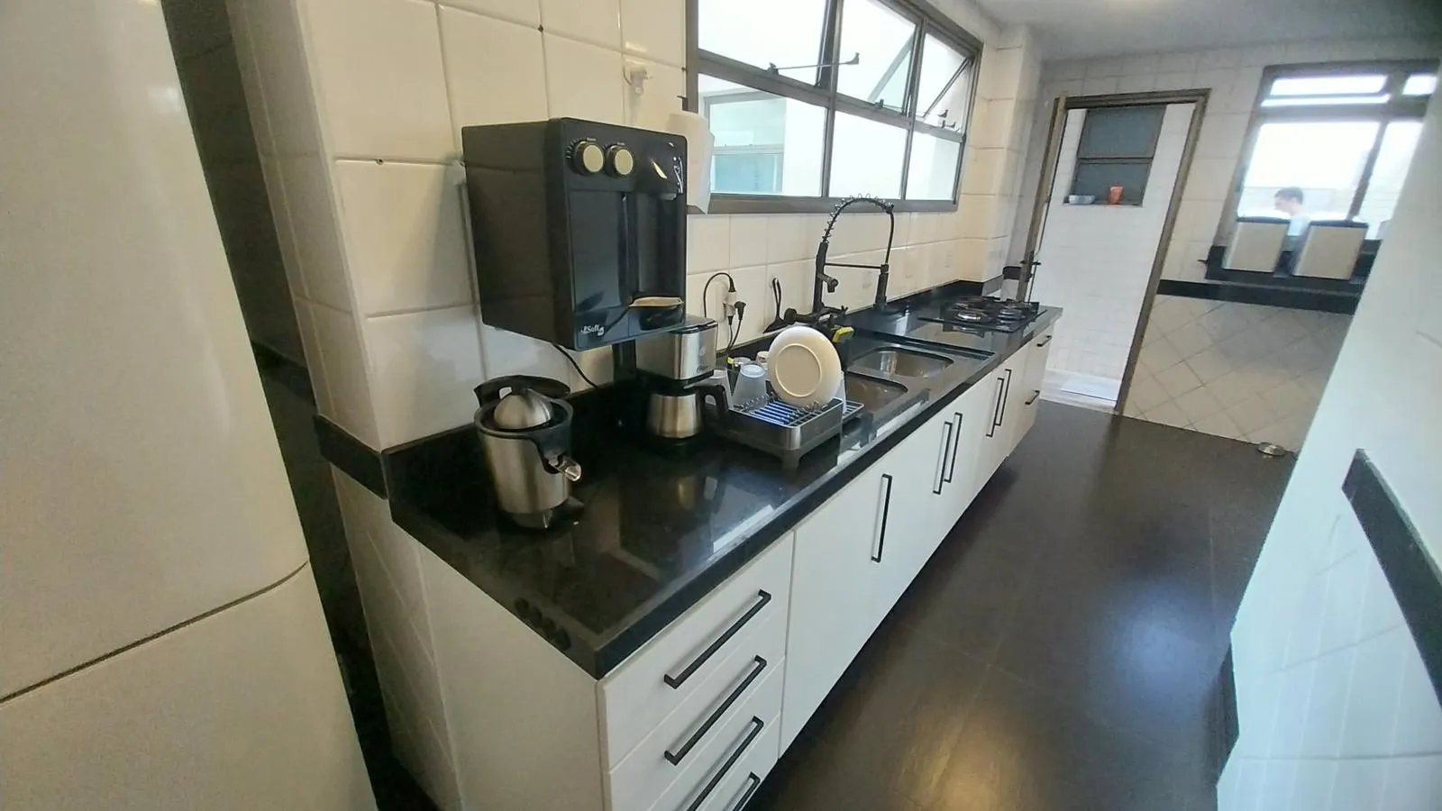 Unfurnished apartment with 4 bedrooms and 5 bathrooms — photo 49