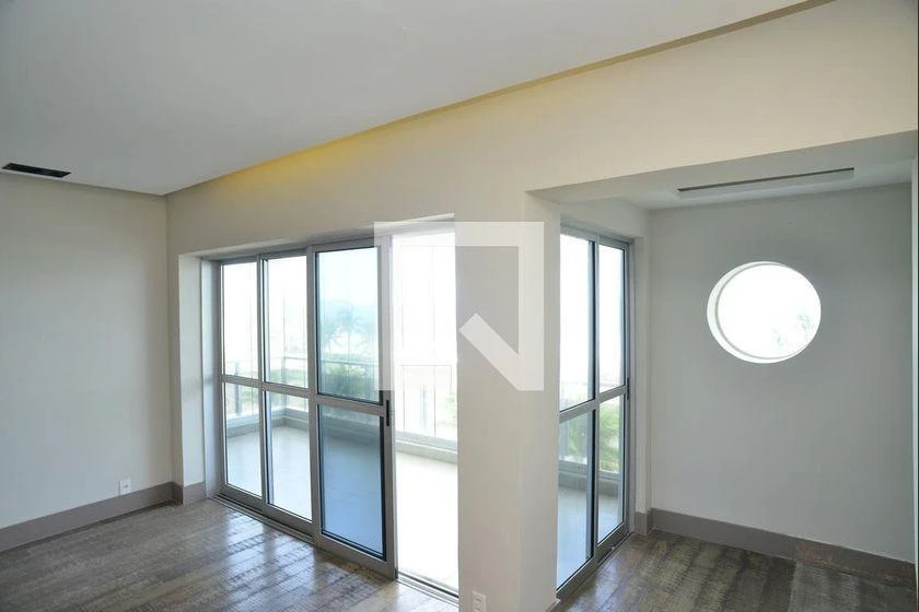 3-bedroom apartment with a walk-in closet — photo 10