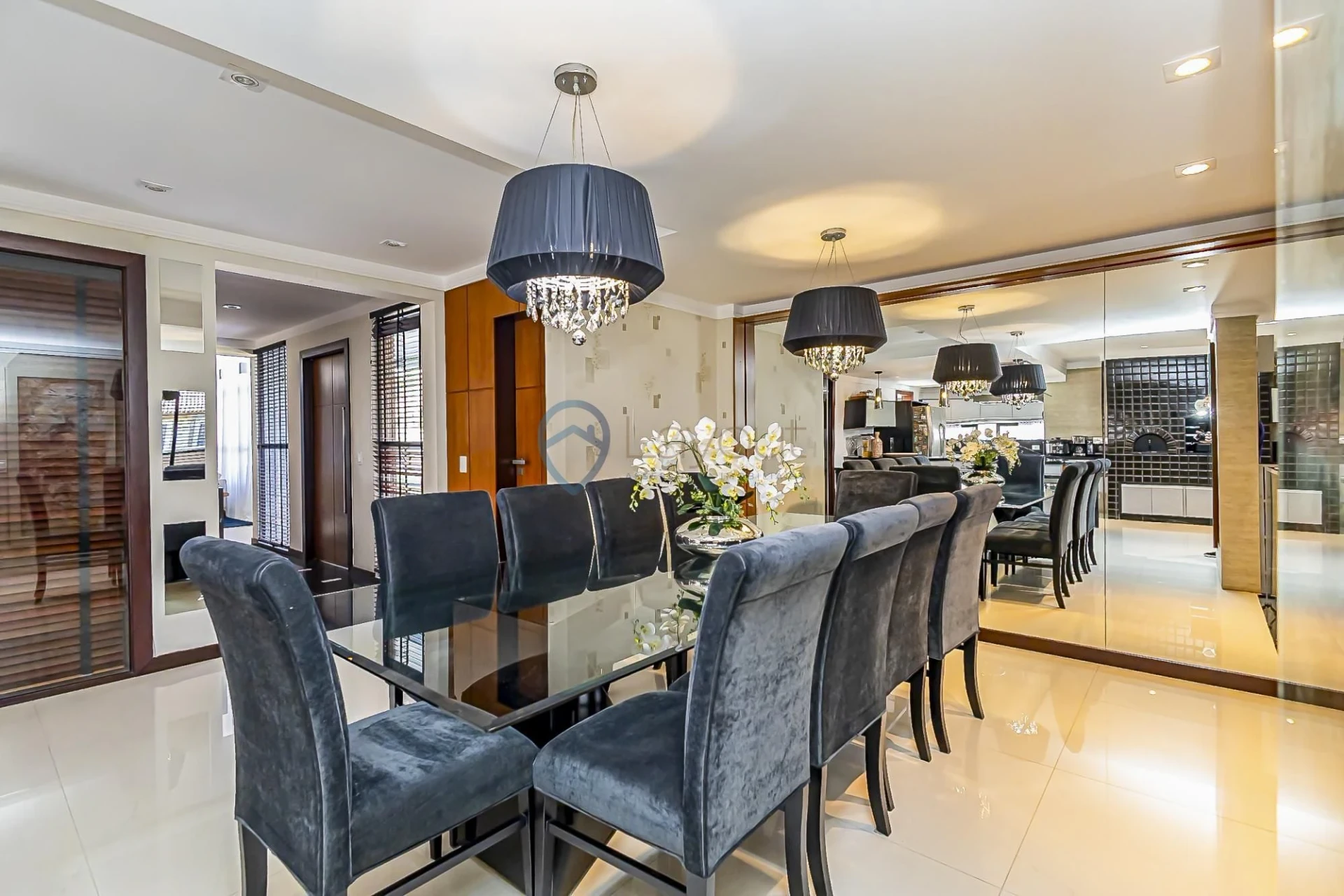 Рабочее место и 4 спальни: дом 381 м² — photo 15